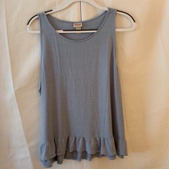 Mossimo tank - Picture 2 of 4